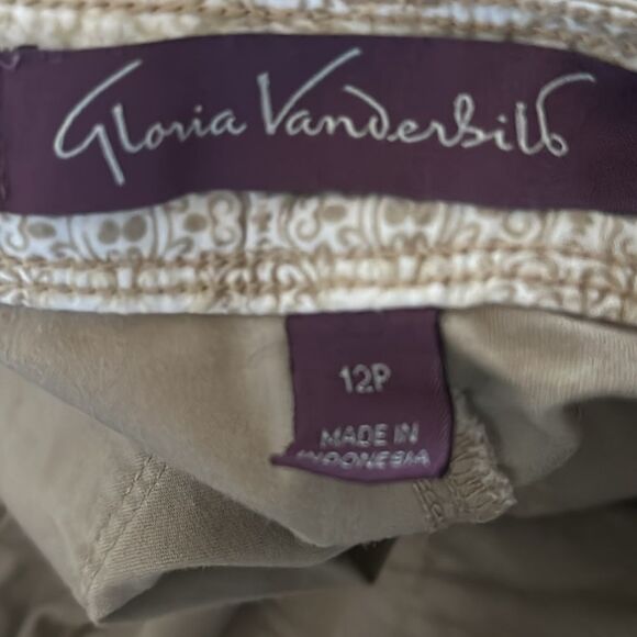 Gloria Vanderbilt Khaki Women's Capri Length Cargo Pants Size 12P - Picture 3 of 4